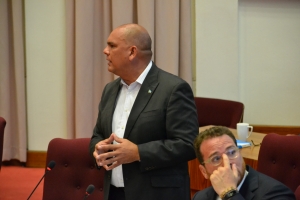 Parlamento a pasa mocion pa Hulanda revoca aanwijzing