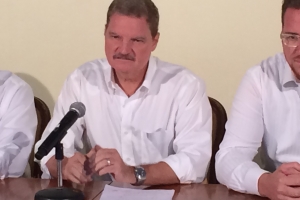 Premier Eman ta papia cu prensa