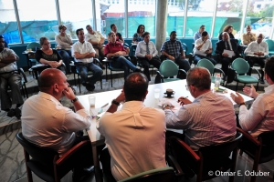 Gobierno a ‘brief’ gremionan sindical y comercial riba impasse