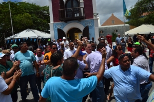 Trankilidad dilanti gabinete di gobernador 