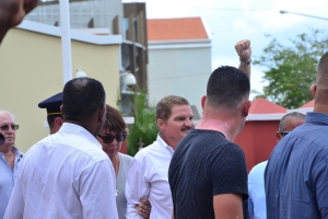 Trankilidad dilanti gabinete di gobernador 