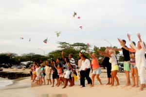 Local y turista a rindi tributo na buelo MH17