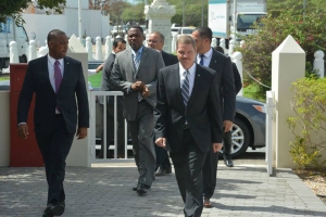 Gabinete Mike Eman II a firma condoleance 