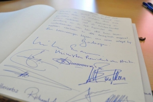 Gabinete Mike Eman II a firma condoleance 