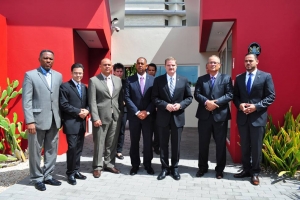 Gabinete Mike Eman II a firma condoleance 