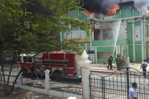Candela grandi ta destrui edificio monumental na Oranjestad