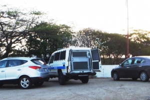 Persona conoci den mundo di seguridad deteni atrobe