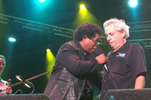 Doble R y Mr Saab a sorprende durante anochi di homenahe