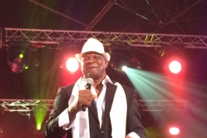 Doble R y Mr Saab a sorprende durante anochi di homenahe