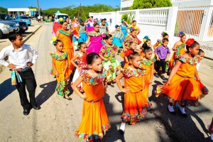 Parada cultural di Centro di Bario Brazil