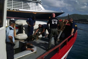 Politie honden St Maarten opgeleid met hulp Aruba