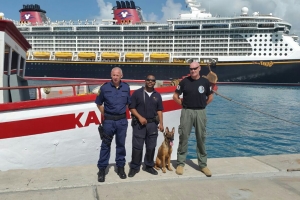 Politie honden St Maarten opgeleid met hulp Aruba