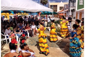 Comunidad a sera conoci di paden cu 11 monumento na Playa