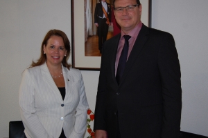 Varios politico di Aruba di bishita serca minister Plenipotenciario di Aruba