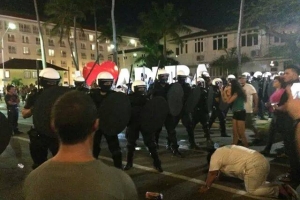 Motibonan cu por a conduci na fin violento di otro manifestacion