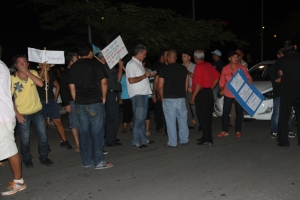 Grupo di 7 a protesta na evento di Green Aruba 