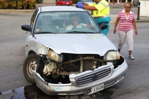 Peaton alcansa pa auto mainta, ta fayece diamars merdia