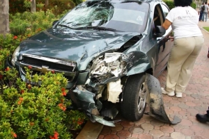 Peaton alcansa pa auto mainta, ta fayece diamars merdia