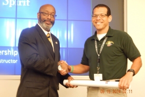Alto Inspector Rocco Tjon a gradua na F.B.I. National Academy