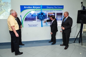 Cuater proyecto nobo di aeropuerto presenta dialuna