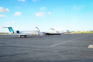 Cuater proyecto nobo di aeropuerto presenta dialuna