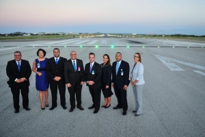Cuater proyecto nobo di aeropuerto presenta dialuna