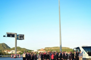Cuater proyecto nobo di aeropuerto presenta dialuna