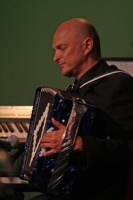 Evento musical pa un dia pa colecta fondo pa yuda salud di musico Hildward Croes