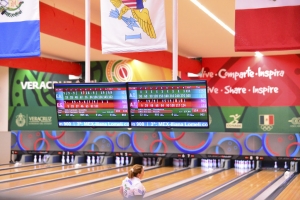 Kamilah Dammers cu prome perfect game bowling den historia den Weganan CAC 