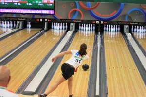 Kamilah Dammers cu prome perfect game bowling den historia den Weganan CAC 