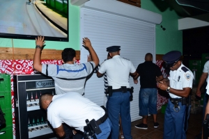 Control di polis cu 19 aresto den operacion special den Oranjestad