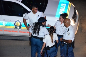Control di polis cu 19 aresto den operacion special den Oranjestad