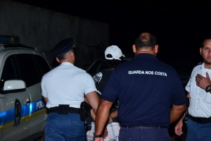 Control di polis cu 19 aresto den operacion special den Oranjestad