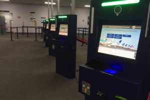 Aruba cu e prome Automated Passport Control kiosk den Caribe 