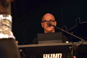 Tributo pa musico Hildward Croes inundando internet