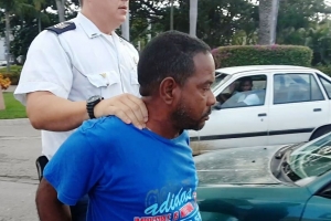 Bondad di un homber a termina den su detencion inhusto na Playa