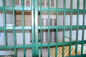 Enbes di traha prison nobo, lo upgrade edificio actual di KIA