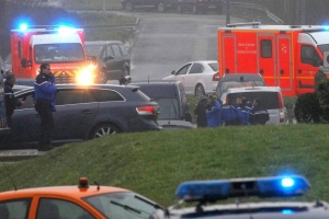 Tiro y huma for di sitio unda cu sospechosonan tin rehen