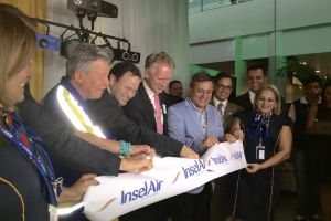 CEO Insel Air Aruba sorprendi cu e yegada caluroso pa buelo Manaus