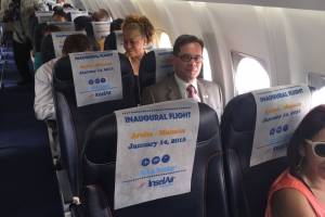 CEO Insel Air Aruba sorprendi cu e yegada caluroso pa buelo Manaus