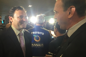 CEO Insel Air Aruba sorprendi cu e yegada caluroso pa buelo Manaus