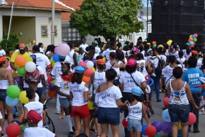 Parada di blaas na San Nicolas tabata colorido
