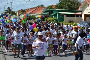 Parada di blaas na San Nicolas tabata colorido