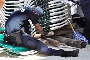 Strandpolitie y Unidad K-9 a tene control banda di laman