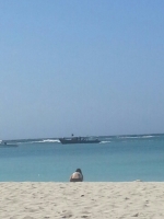 Turistanan sorprendi cu entrenamento militar na Baby Beach