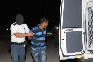 Cuater hoben deteni sospecha di ladronicia di auto