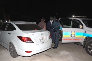 Homber haya na soño den dienstauto na San Barbola