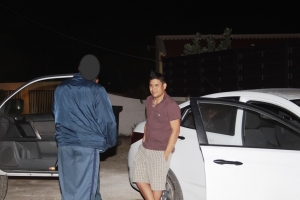 Homber haya na soño den dienstauto na San Barbola