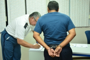 A detene 25 hende y parti 10 mil florin na multa den fin di siman