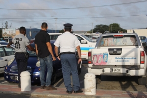 Atracador arma riba empleado ta logra bay cu un suma considerabel